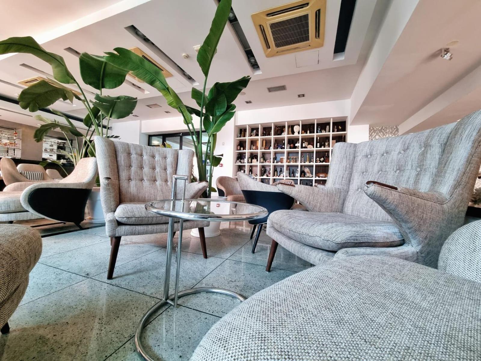 Hotel Jona Подстрана Екстериор снимка