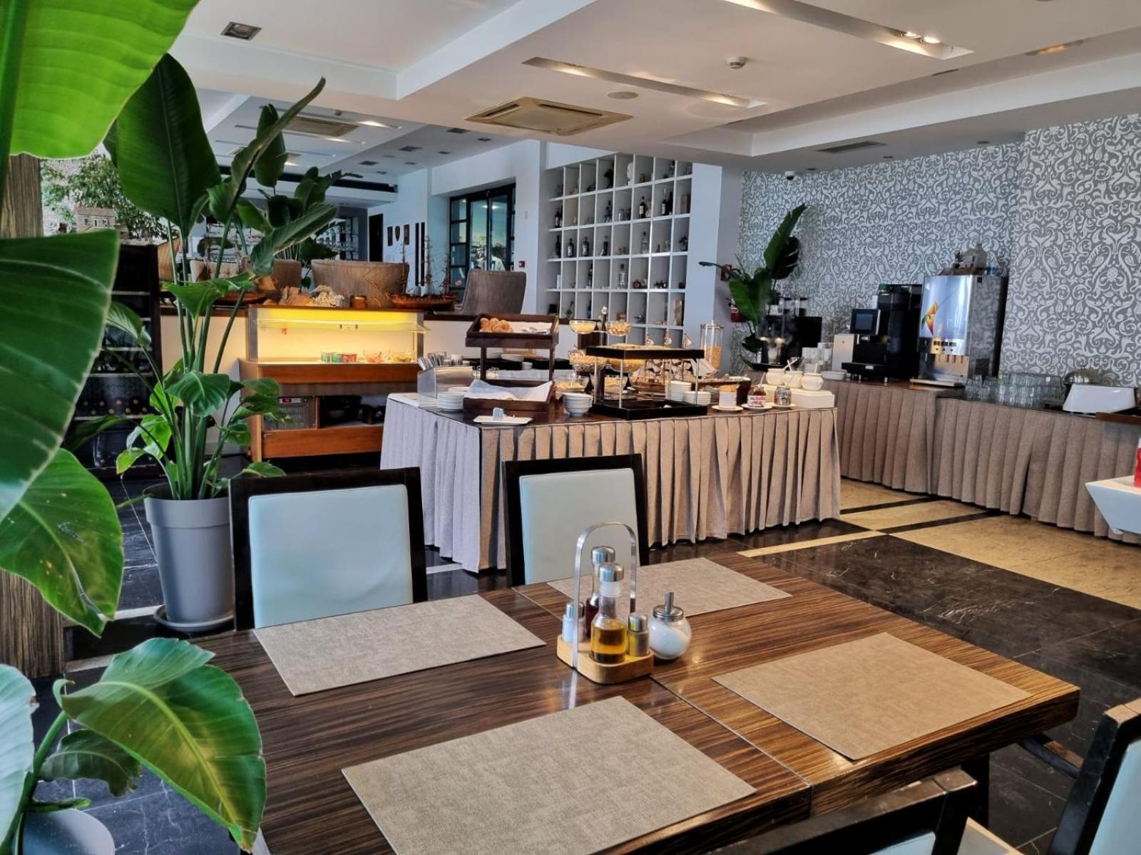 Hotel Jona Подстрана Екстериор снимка